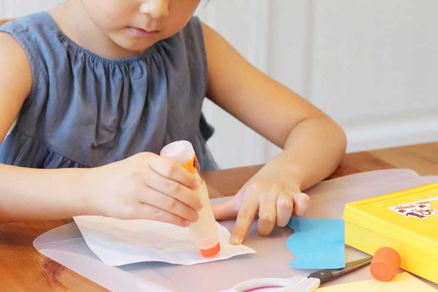 自由研究に取り組む小学生（写真はイメージ）【写真：写真AC】