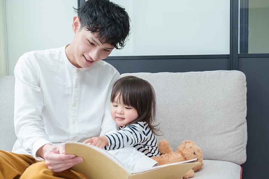 妻だけでなく、夫もより子育てに向き合える家庭が増えてほしいと願った（写真はイメージ）【写真：写真AC】