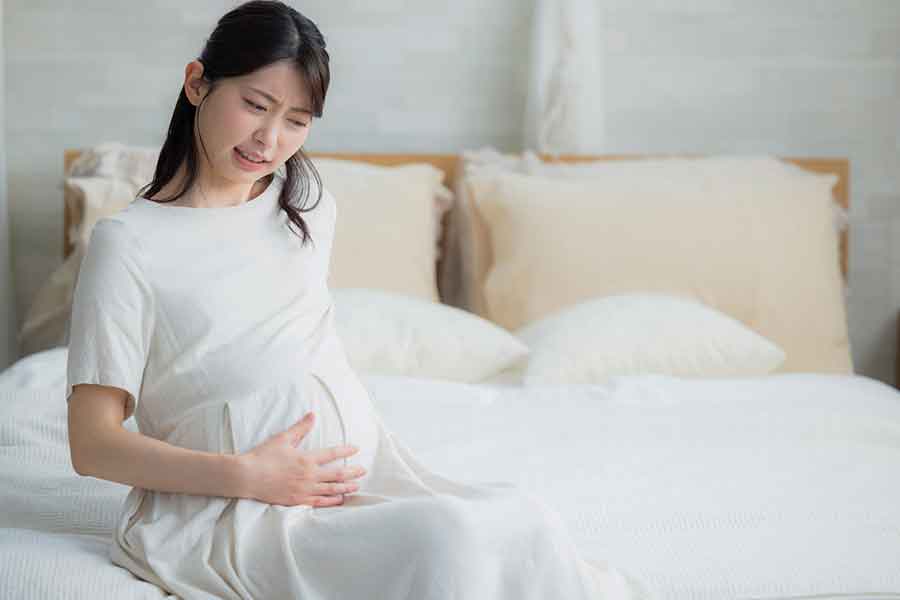 妊娠中の体調を考え、寝室を分けたいと考える女性。しかし、夫は納得してくれず…（写真はイメージ）【写真：PIXTA】