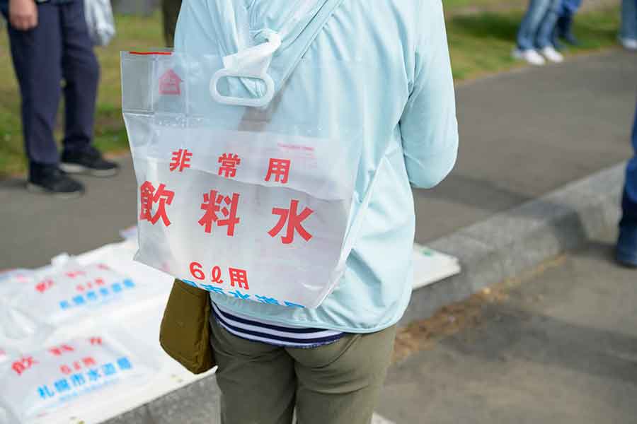 断水などで水の入手も困難(写真はイメージ)【写真:PIXTA】