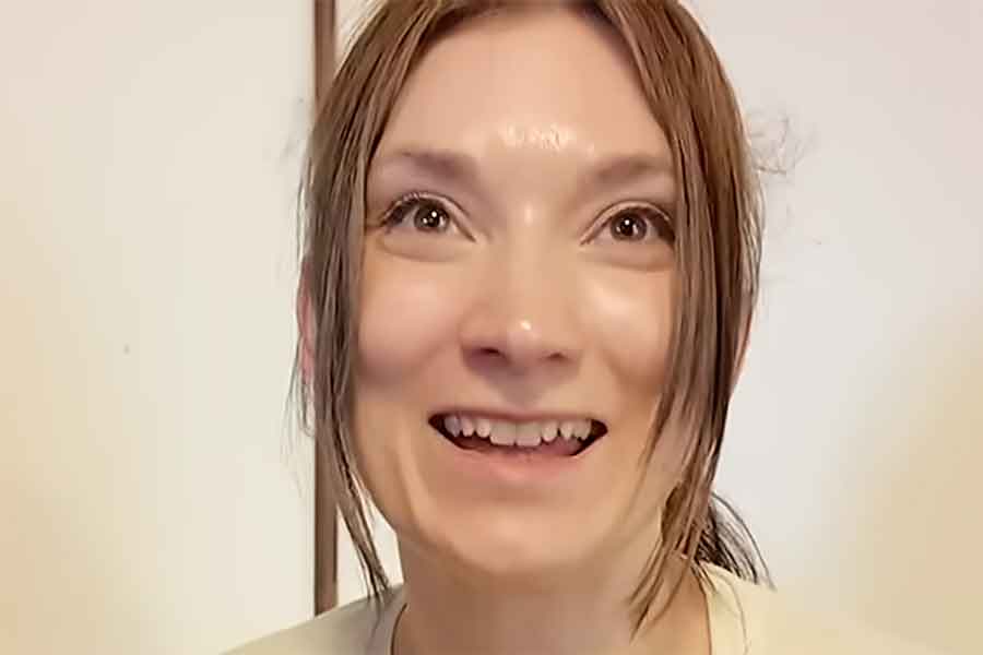 イギリス人のエミリーさん【出典：YouTube「ハーフキッズの日常 | 日本と家族になる」よりスクリーンショット】