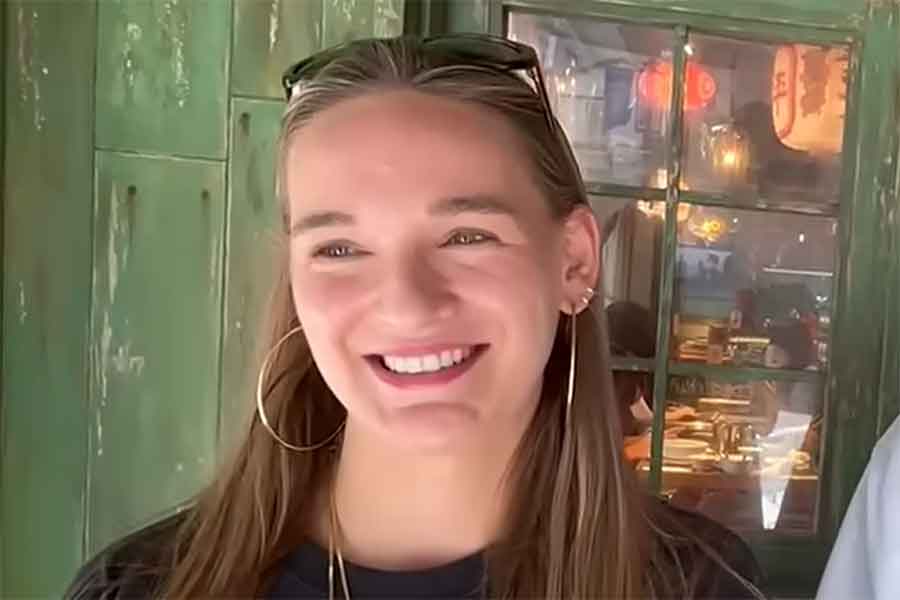 オランダ人のエヴァさん【出典：YouTube「日本食冒険記Tokyo Food Adventures」よりスクリーンショット】
