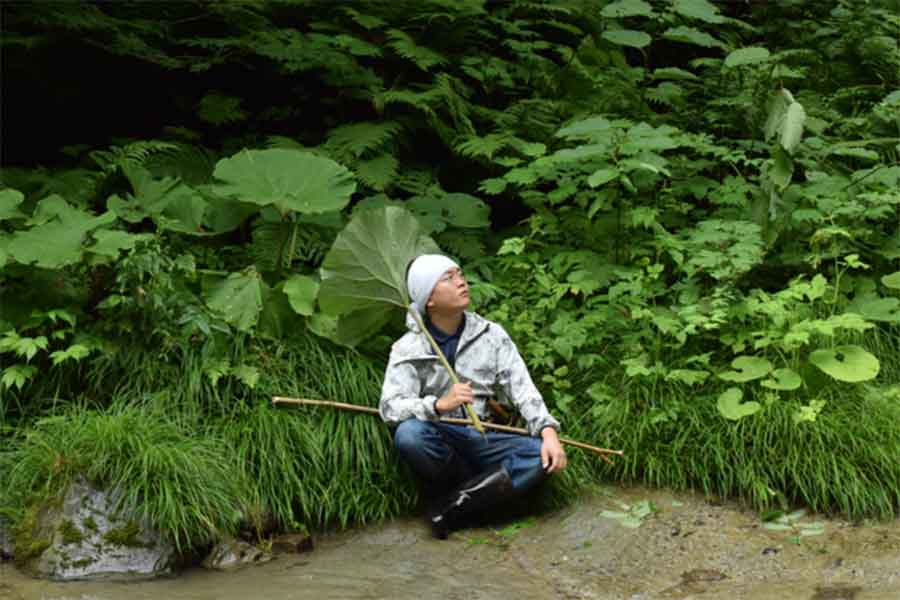 秋田に移住しマタギとして生活する永沢光さん【写真:本人提供】