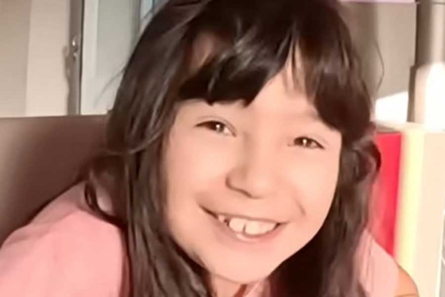 Mamiさんの愛娘・マカロンちゃんは日本の夏が好き【出典：YouTube「Macaron Chan 南フランス田舎娘」よりスクリーンショット】