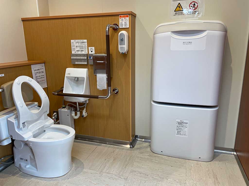 きれいに保たれているだけでなく、おむつ交換台まで設置されたトイレを無料で使える日本（写真はイメージ）【写真：写真AC】