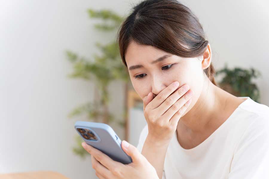 義母から生理のマナーについて注意を受け、ショックを受けた女性（写真はイメージ）【写真：PIXTA】