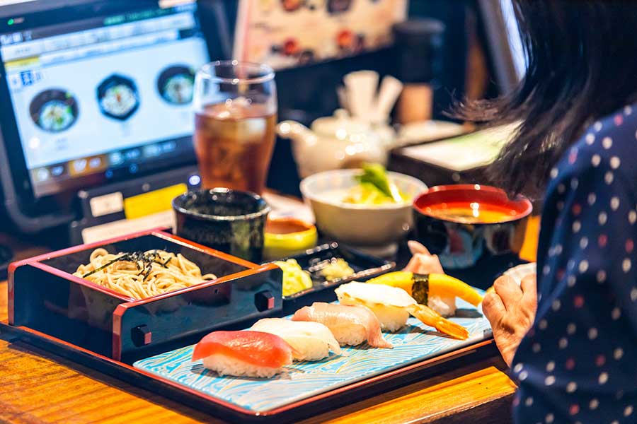 寿司やそばといった日本の食べ物（写真はイメージ）【写真：PIXTA】