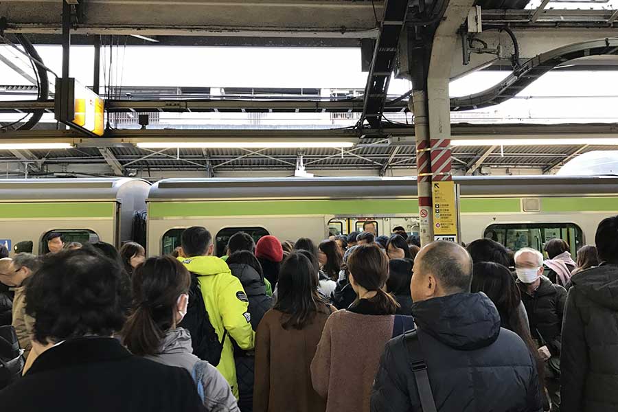 降車する客を待ってから乗車することがマナーとされている日本（写真はイメージ）【写真：写真AC】