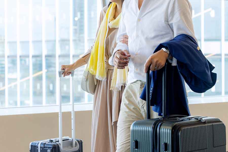 夫婦ふたりで楽しい旅行を期待していたのに…(写真はイメージ)【写真:PIXTA】