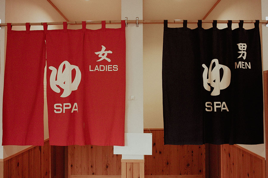 男女別で入る日本の温泉（写真はイメージ）【写真：写真AC】