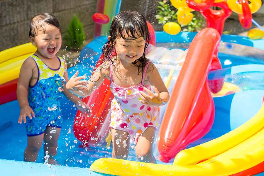 ビニールプールで遊ぶときの注意点は?(写真はイメージ)【写真:PIXTA】