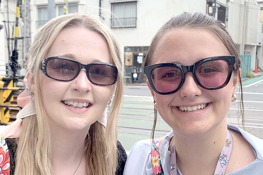 アメリカから来た（左から）レアさんとエルさん【写真：Hint-Pot編集部】