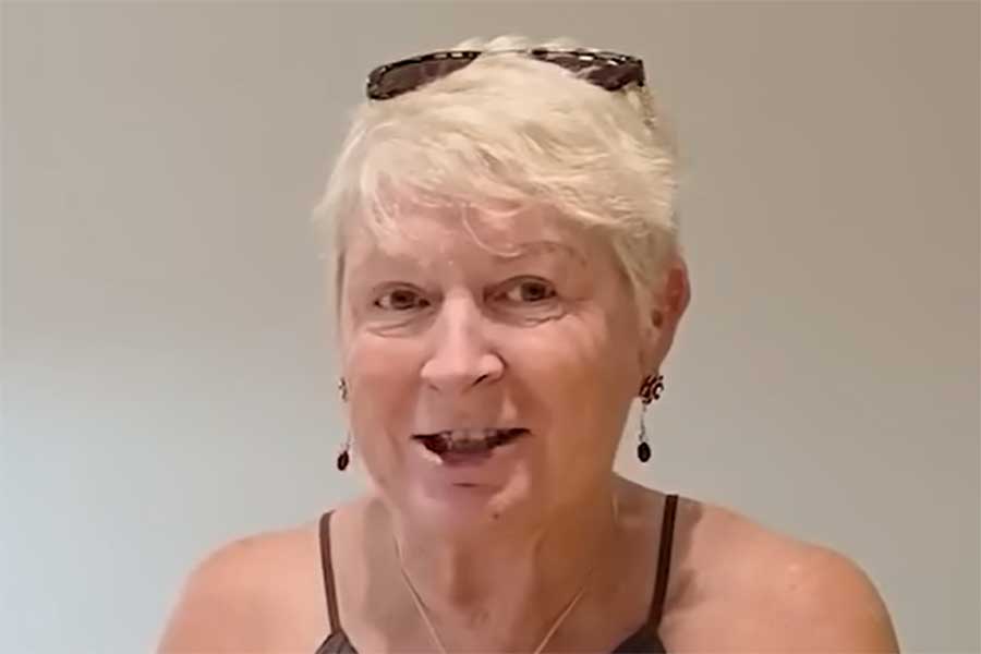 イギリス人のルイスさんのお母さん【出典：YouTube「りせとルイス」よりスクリーンショット】