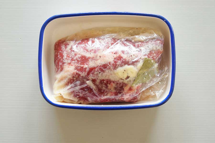 肉類。梨に含まれるたんぱく質を分解する消化酵素により、一緒に漬けこむとやわらかい仕上がりに（写真はイメージ）【写真：写真AC】
