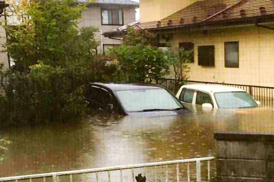 大雨や台風の影響で、車が水没する場合も(写真はイメージ)【写真:写真AC】