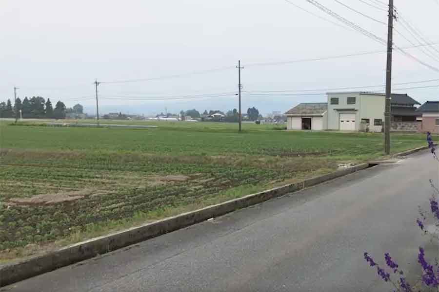 自宅前ののどかな田園風景【出典:スレッズ(fukusukechan8953)よりスクリーンショット】