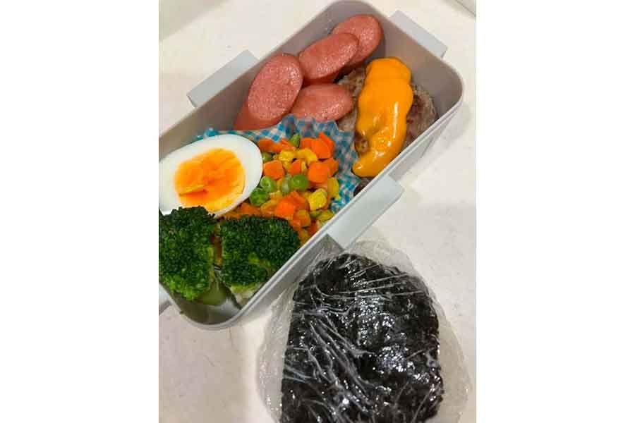 夏休み中、約2か月にわたって毎朝用意している学童用の弁当【写真：本人提供】