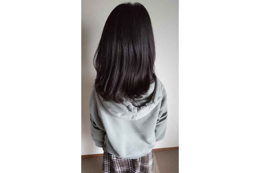 ヘアドネーションのために髪をカットした後の娘さん【写真：本人提供】