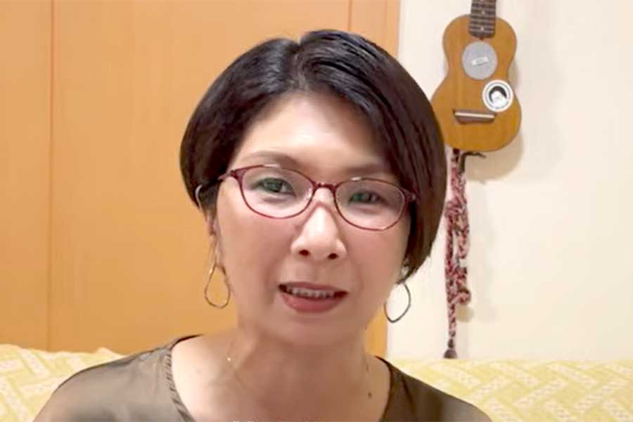 タレントのくわばたりえさん【出典:YouTube「バタやんちゃんねる」よりスクリーンショット】