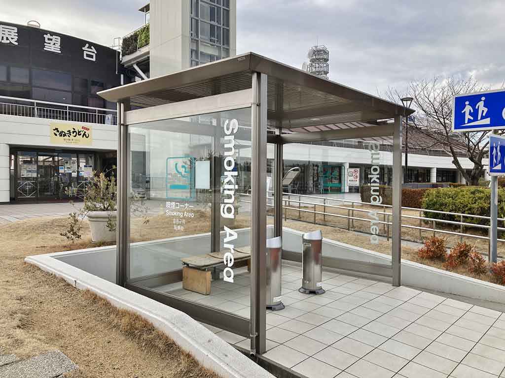街中に設けられている喫煙スペース（写真はイメージ）【写真：写真AC】