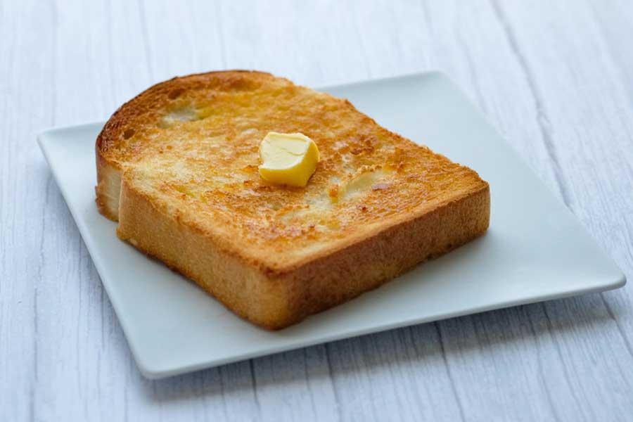 こんがり焼き目がついたトースト（写真はイメージ）【写真：写真AC】