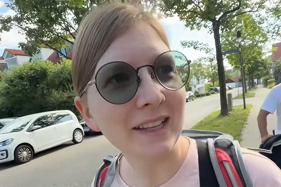 ドイツ人YouTuberのレナさん【出典：YouTube「LTブログ」よりスクリーンショット】