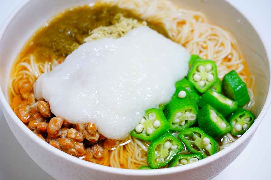 そうめんだけで済ませず、野菜や海藻、豆類、卵などを加えて食事全体のバランスを整えることが大切（写真はイメージ）【写真：写真AC】