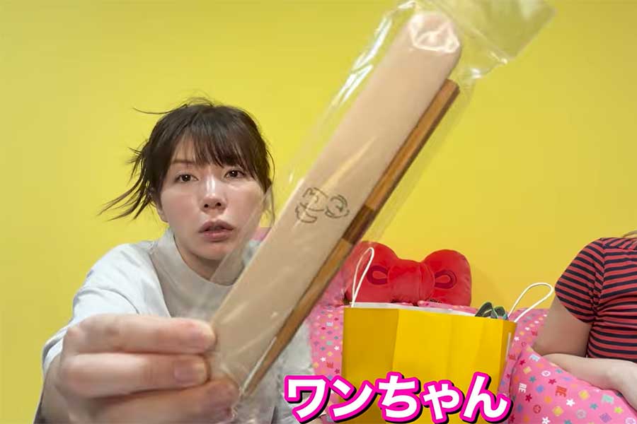 息子が箸を洗い物に出さず、朝の忙しい時間帯に慌ただしくならないよう、お弁当用の箸を購入【出典：YouTube「仲里依紗です。」よりスクリーンショット】