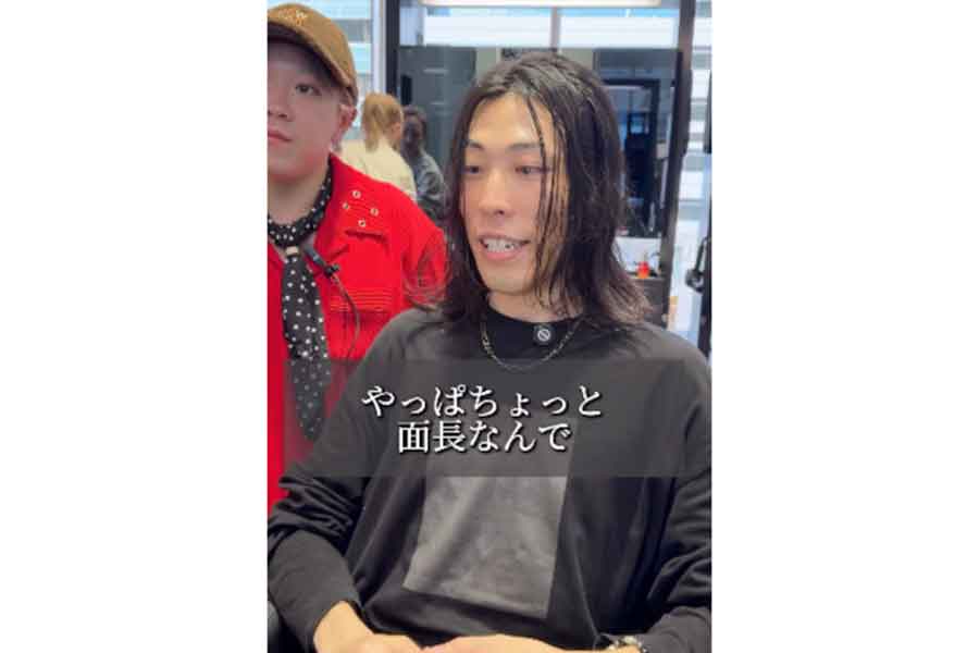 面長がコンプレックスで髪型に悩む男性【出典:インスタグラム(view_akada)よりスクリーンショット】