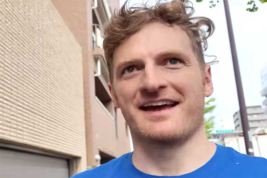 アメリカ人YouTuberのジェイソンさん【出典：YouTube「Jason Ray ジェイソンレイ」よりスクリーンショット】