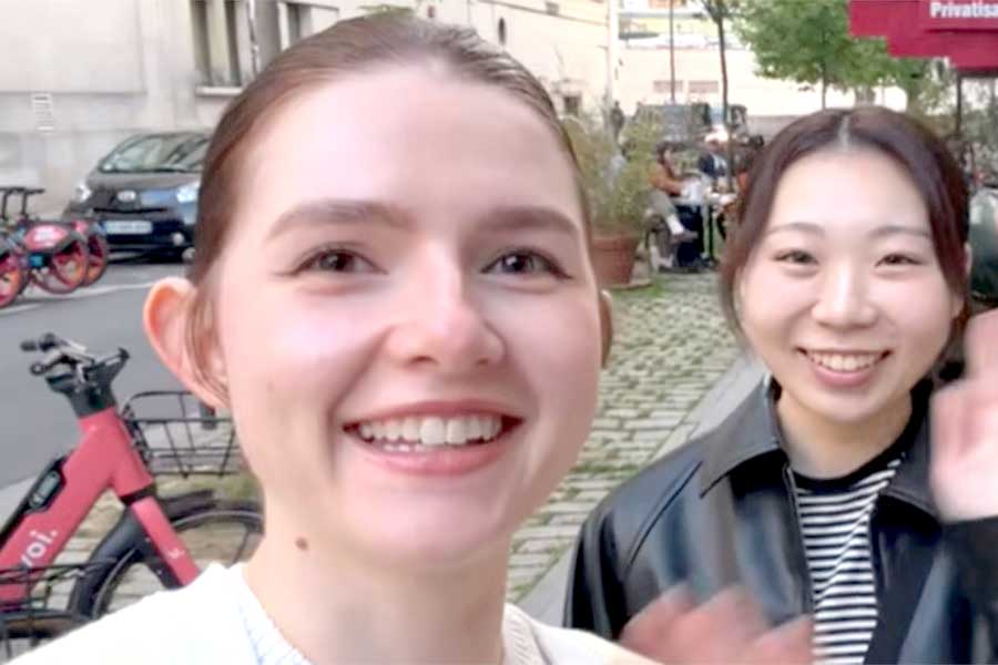 フランスへやってきた、（左から）アマンディーヌさんと義妹のみいさん【出典：YouTube「ボンソワールTV BonSoirTV」よりスクリーンショット】