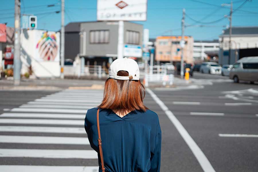 日本では赤信号で止まるのが当たり前だけれど、フランスでは信号を守らない人も（写真はイメージ）【写真：写真AC】