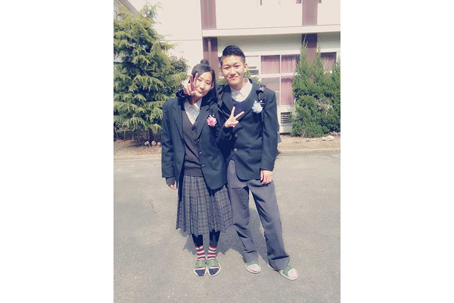 高校生時代の（右から）カンタさんとマユコさん【写真提供：カンタとマユコ リノベ団地暮らし夫婦（knt_myk）さん】