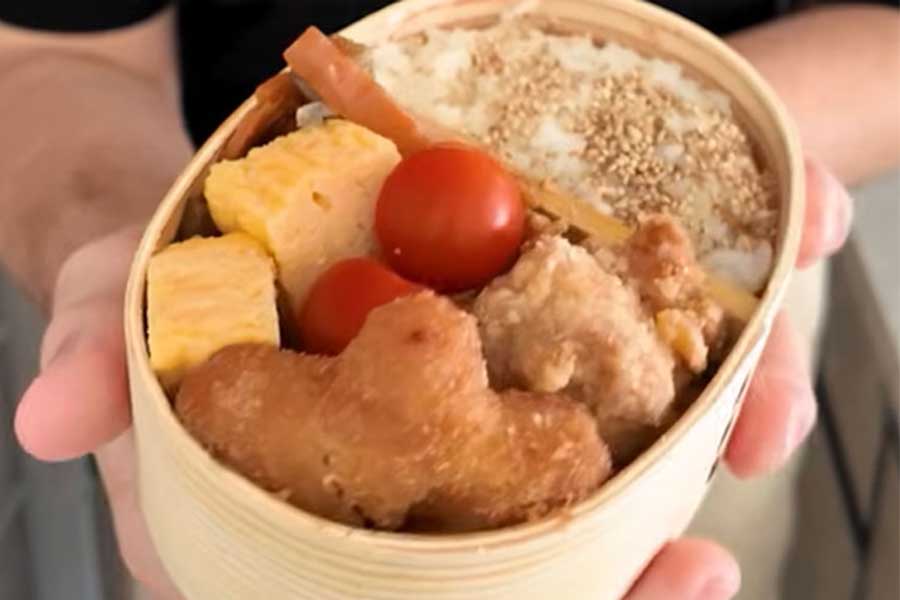 日本ならではのお弁当【出典：インスタグラム（bebechan_france）よりスクリーンショット】
