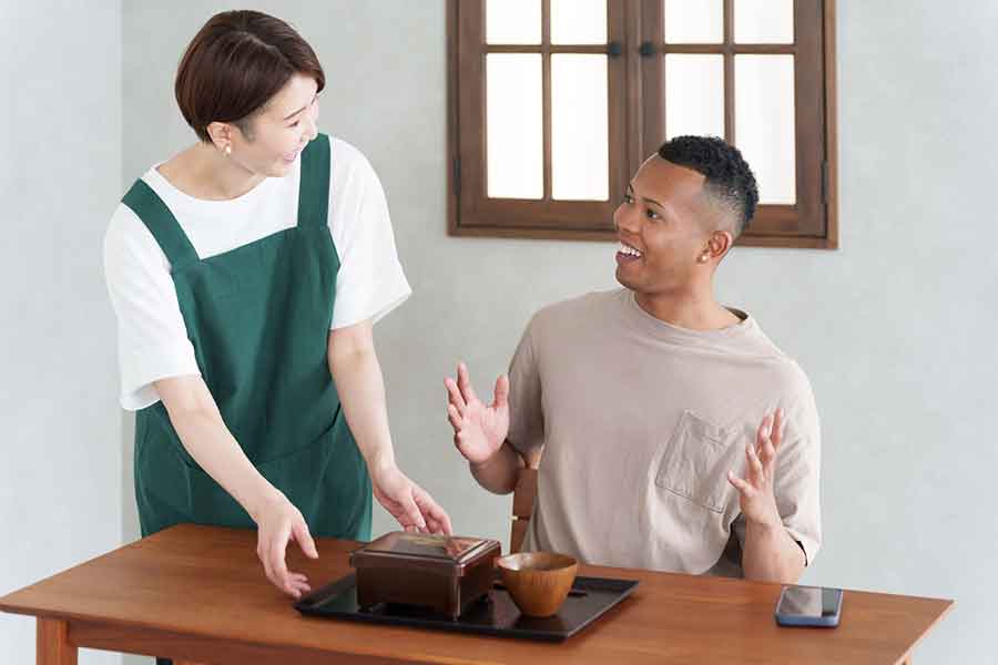 日本人の対応に、「日本人は世界一親切」と感激する外国人観光客（写真はイメージ）【写真：写真AC】