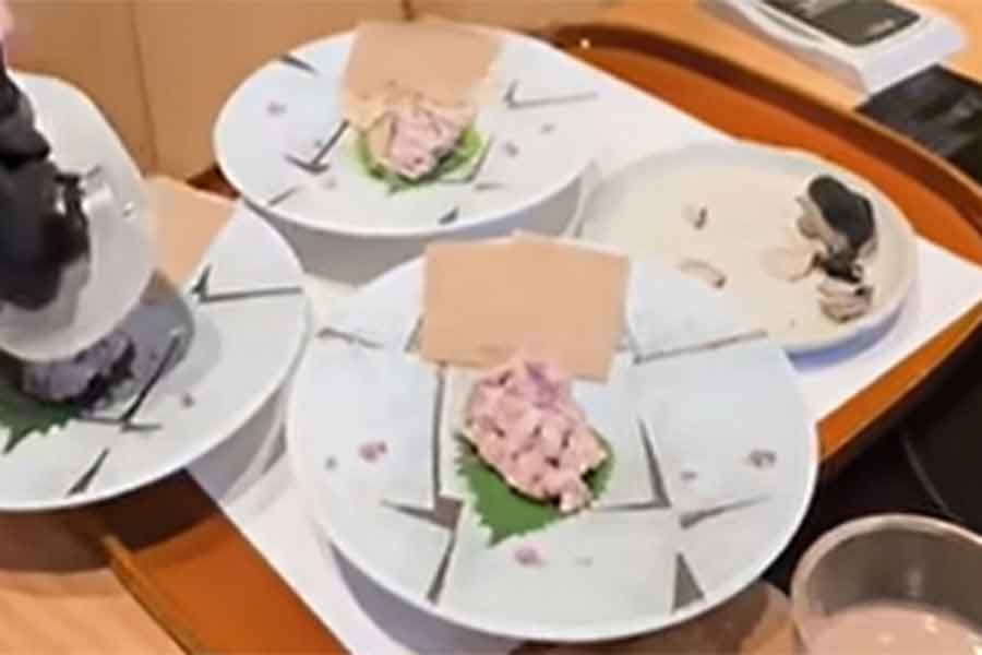 和牛ユッケの味に感動【出典：YouTube「日本食冒険記Tokyo Food Adventures」よりスクリーンショット】