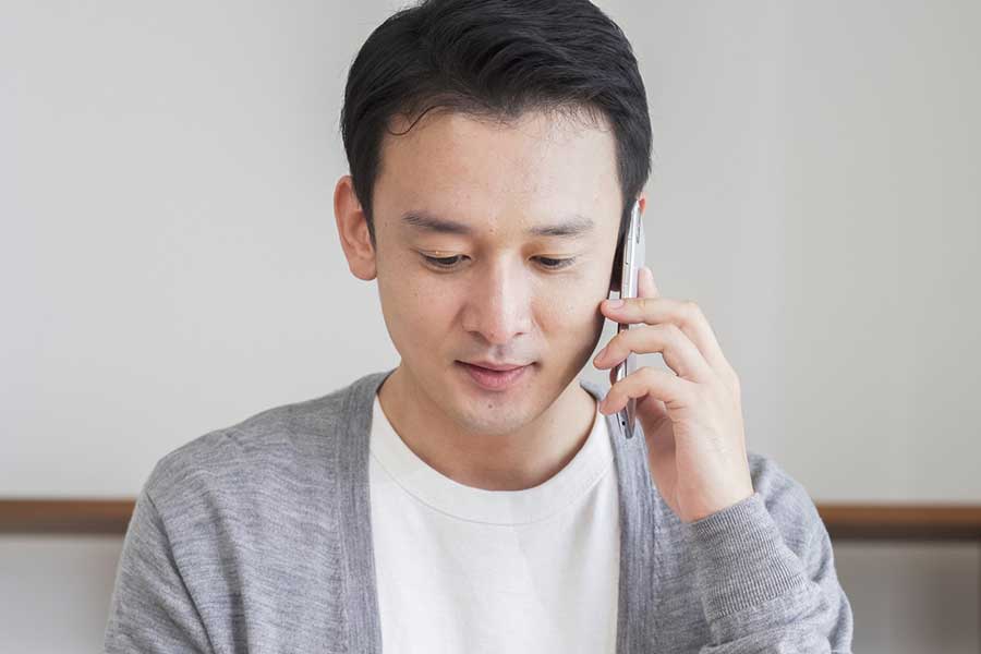 妻の親からかかってきた突然の電話に呆然（写真はイメージ）【写真：PIXTA】