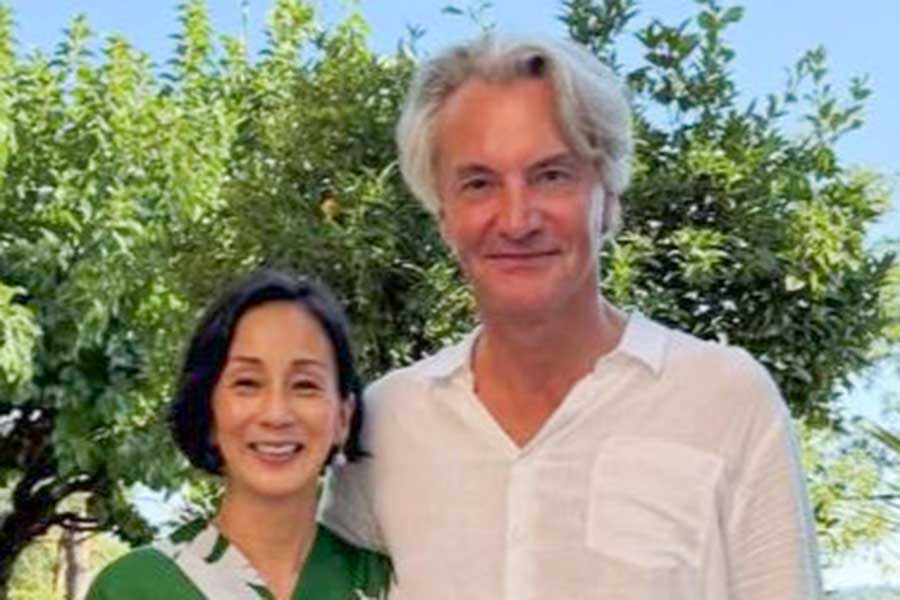 南仏で浴衣姿を披露した中村江里子さん(左)と夫のバルトさん【出典:インスタグラム(eriko.nakamuraofficial)よりスクリーンショット】