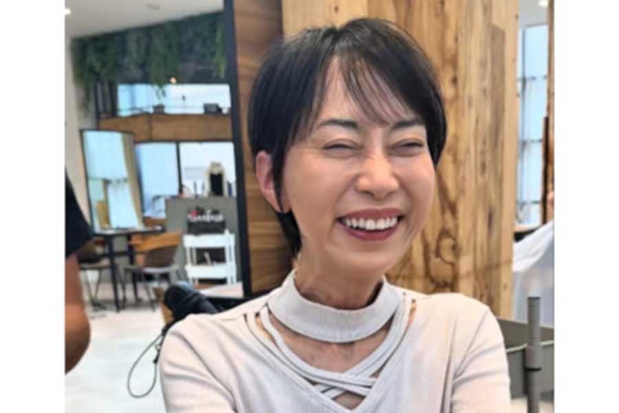 上品なストレートショートに大変身【出典：TikTok（view_sho_）よりスクリーンショット】