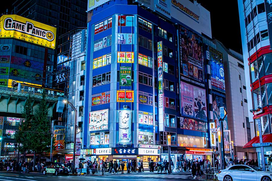 多くの店舗が各階に入る日本のビル（写真はイメージ）【写真：写真AC】