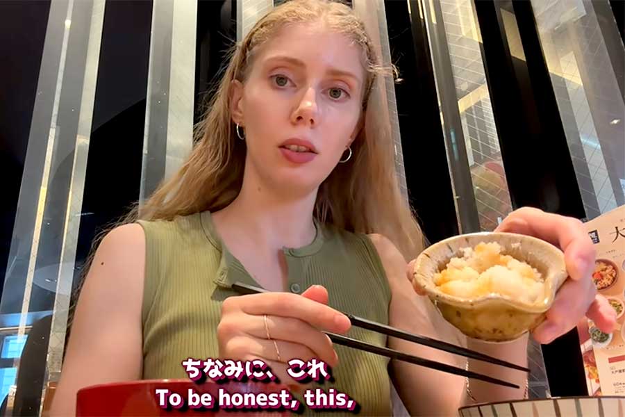 焼き魚に添えられた実際の大根おろし【出典：YouTube「マッシュムーン」よりスクリーンショット】