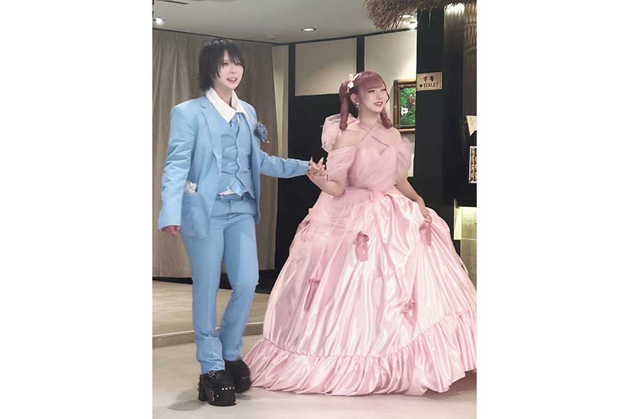 ウェディングドレスとお色直し用のドレスはえいひさん自身の手作り【写真提供:らいせもえ(lovely315pass)さん】