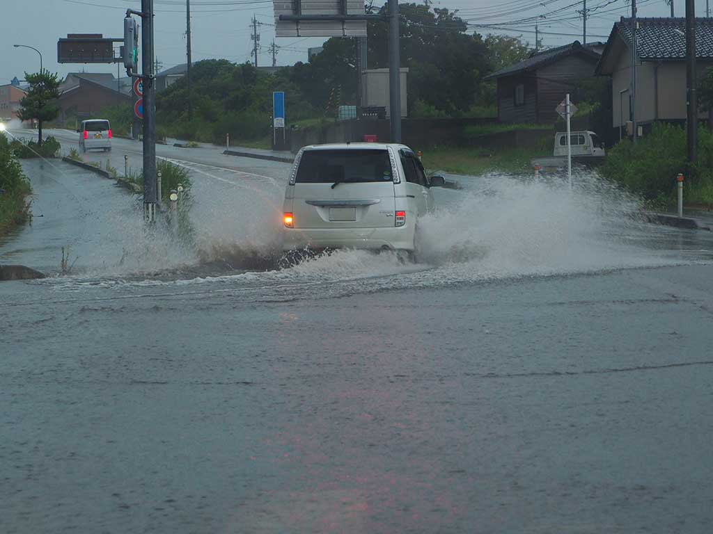 台風や大雨に向けて備えておくべきこととは（写真はイメージ）【写真：PIXTA】