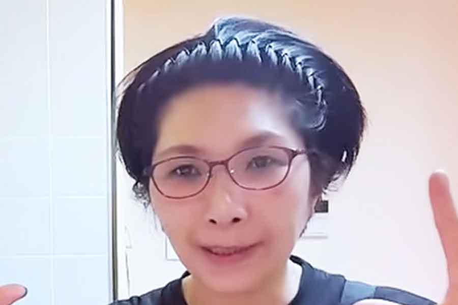 タレントのくわばたりえさん【出典:YouTube「バタやんちゃんねる」よりスクリーンショット】