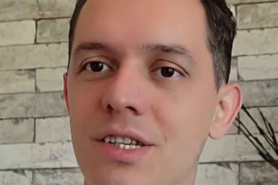 フランス人のフロリアンさん【出典：YouTube「Florian 京都のフランス人」よりスクリーンショット】
