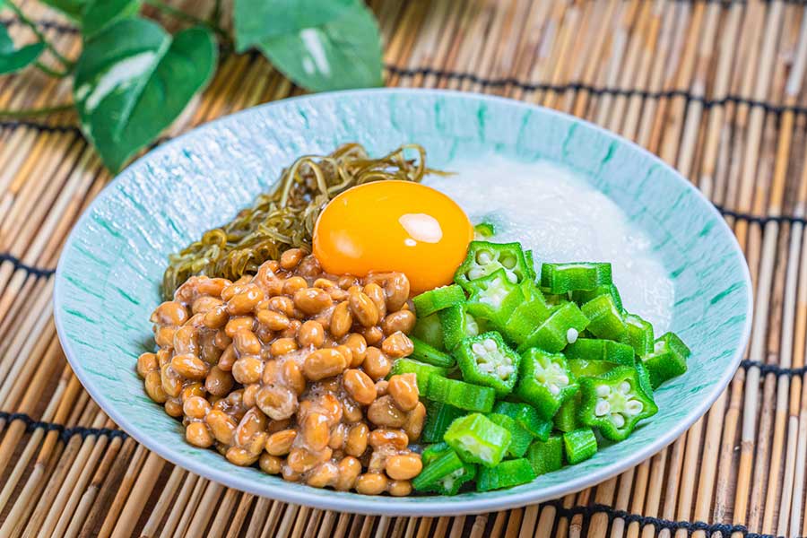 とろろやオクラ、モズクなどのネバネバした食感が苦手（写真はイメージ）【写真：PIXTA】