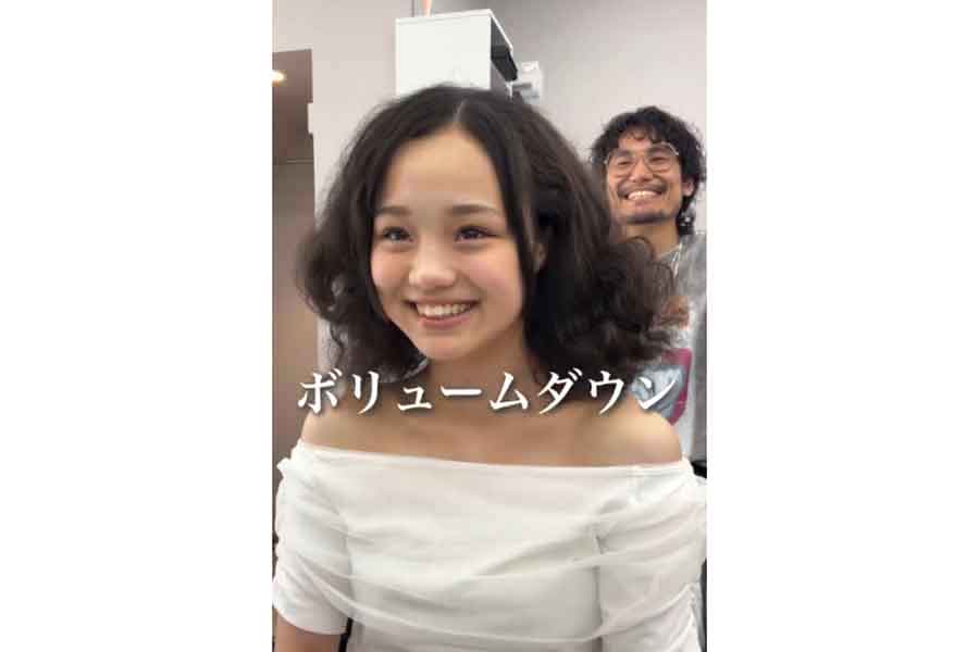 モコモコ・超ボリューム癖毛の女子高生【出典：インスタグラム（toru_curly_hair）よりスクリーンショット】