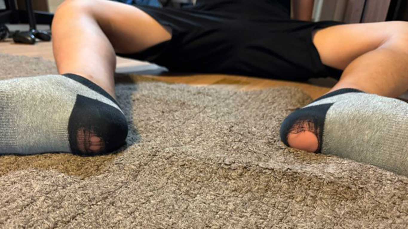 話題になった靴下【写真提供：めがね（@ZOZrcmxamdpRp1N）さん】
