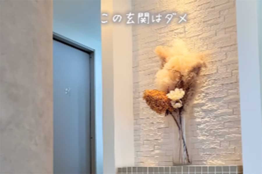 KURUMIさん宅の玄関【出典：インスタグラム（kurumi_myhome）よりスクリーンショット】