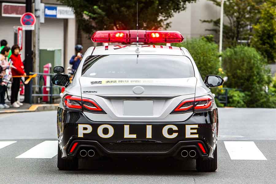 パトカーにまさかの妨害行為（写真はイメージ）【写真：PIXTA】